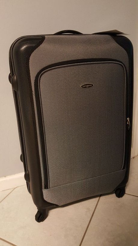 Brand New Samsonite 28 inch Caravelle LTD suitcase