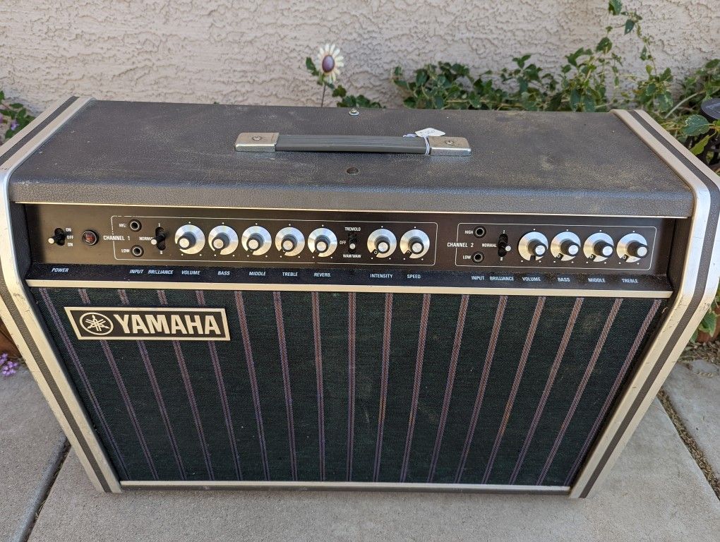 Yamaha YT-95 vintage Guitar solid state amplifier 250 W
