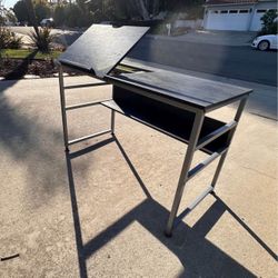 Art Table | Desk with easel