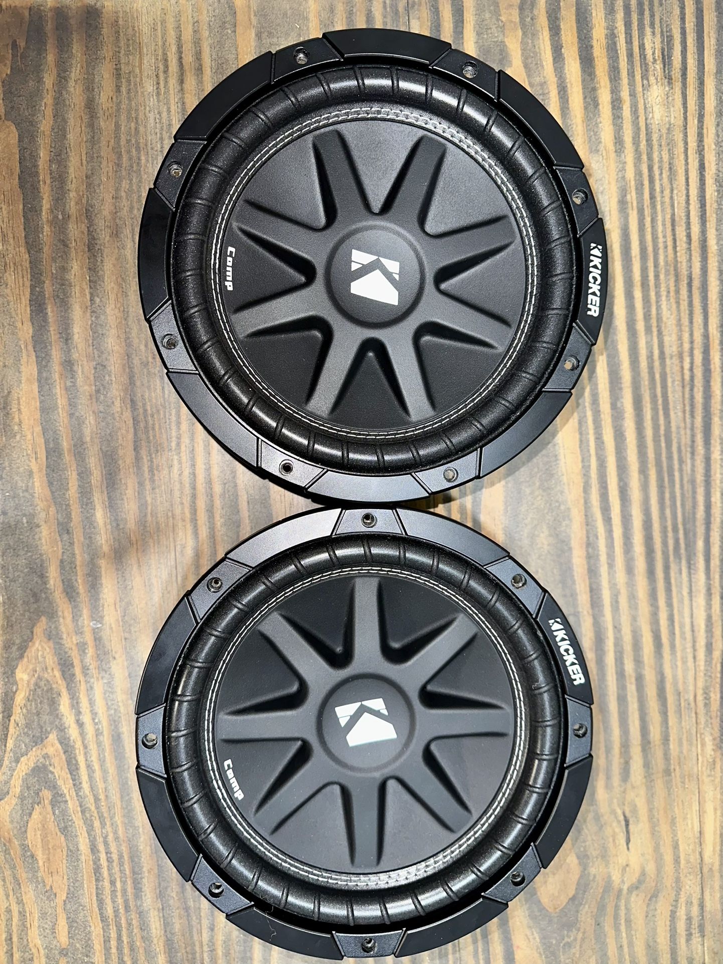 2 KICKER Comp 10-inch (25cm) Subwoofer, 4-Ohm