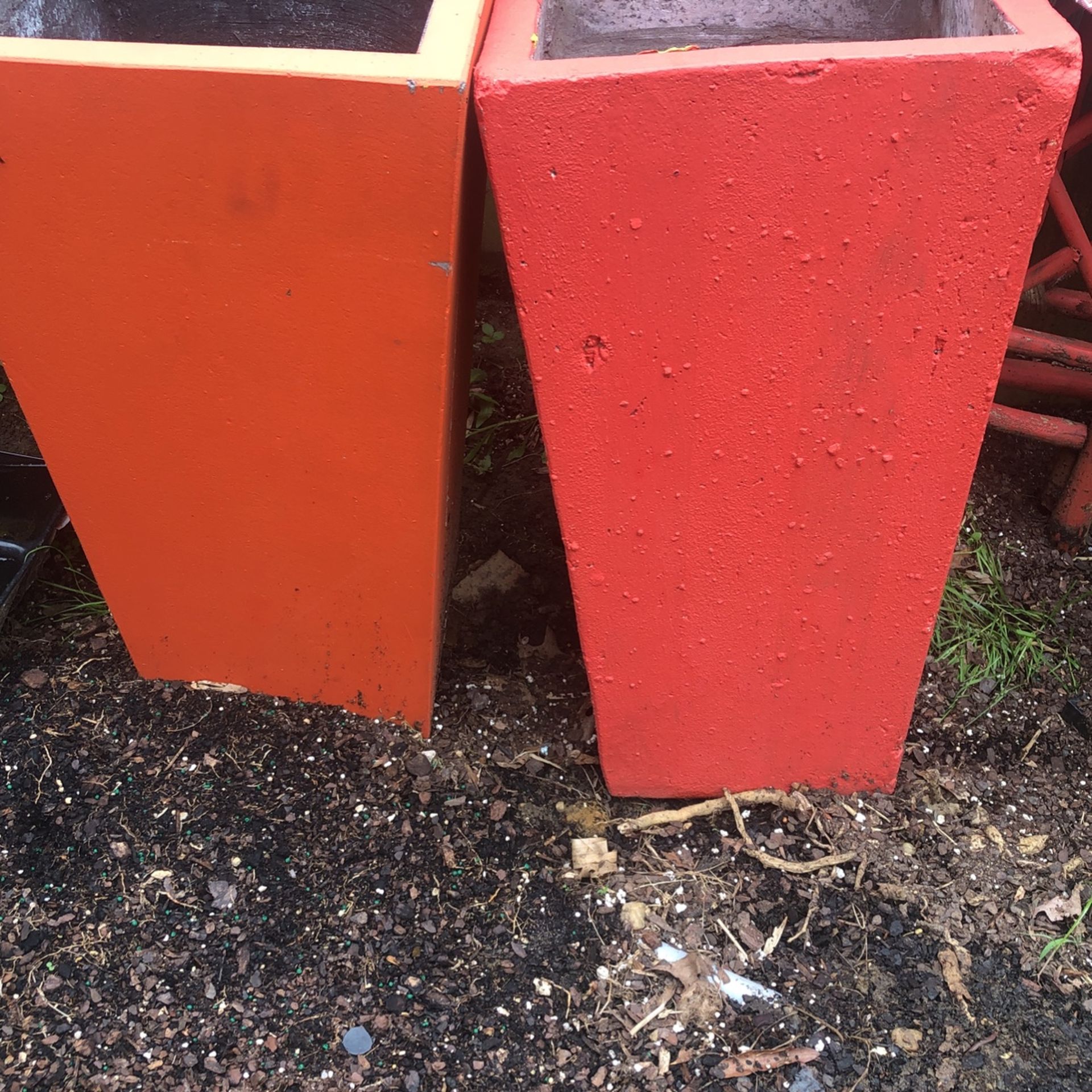 Flower pots/planters S M L, Garden tables etc. MAKE AN OFFER !
