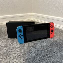 Nintendo Switch (comes with mario kart 8 deluxe)