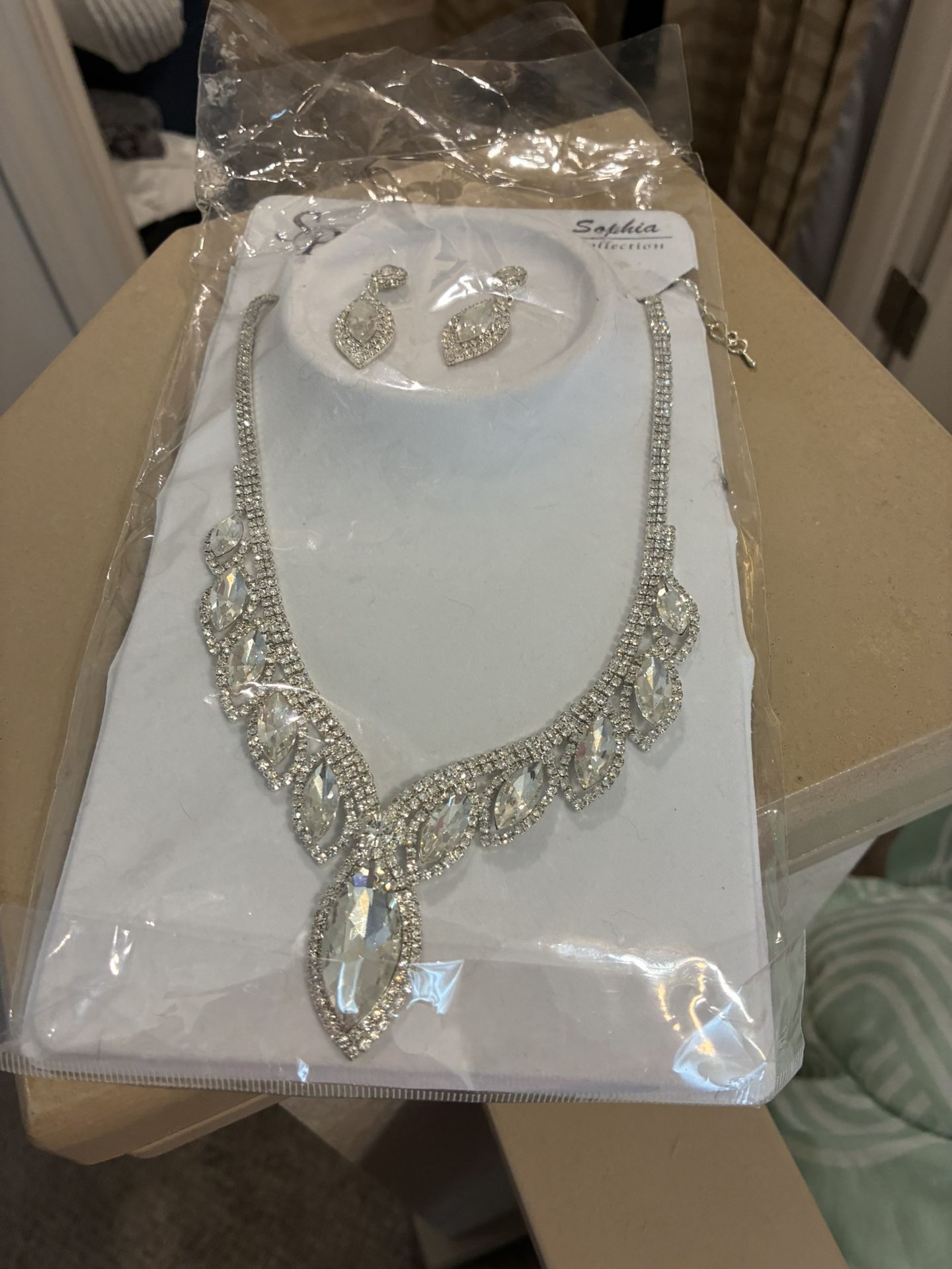 Fashionable Necklace & Earrings Set/ Pearl Necklaces & Bracelet 