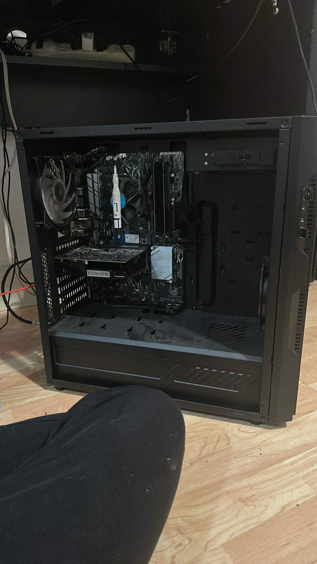 PC and 34 inch Alienware curved monitor 