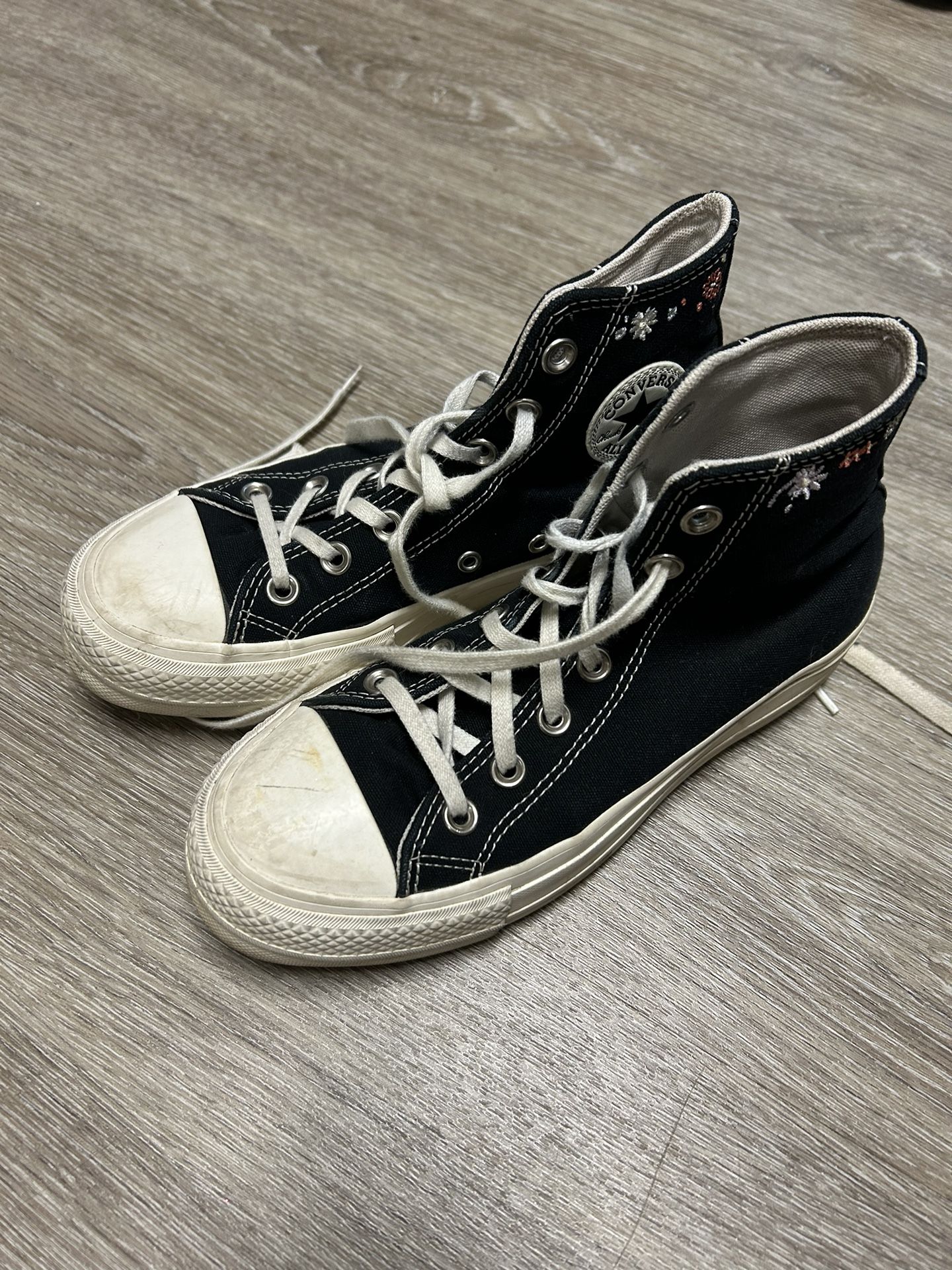 Floral Converse