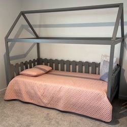 Twin Trundle House Bed