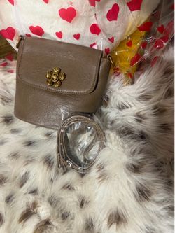 Cute Taupe Saddle Crossbody Flap Bag with Gold Flower Clasp