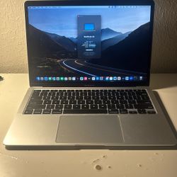 Apple MacBook M1