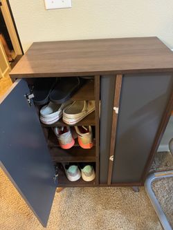 Shoe cabinet