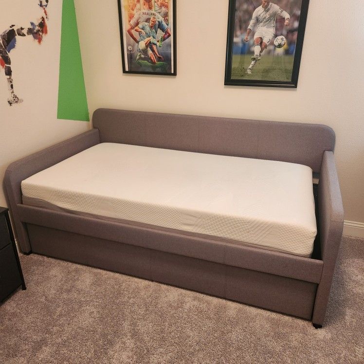 Daybed With Trundle Plus Mattress - Twin