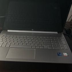 HP Laptop — Intel Core i7 / Iris XE Graphics