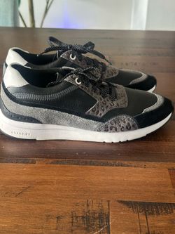 Cole haan Womens grandpro downtown runner size 8B