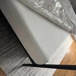  Like new queen size mattress