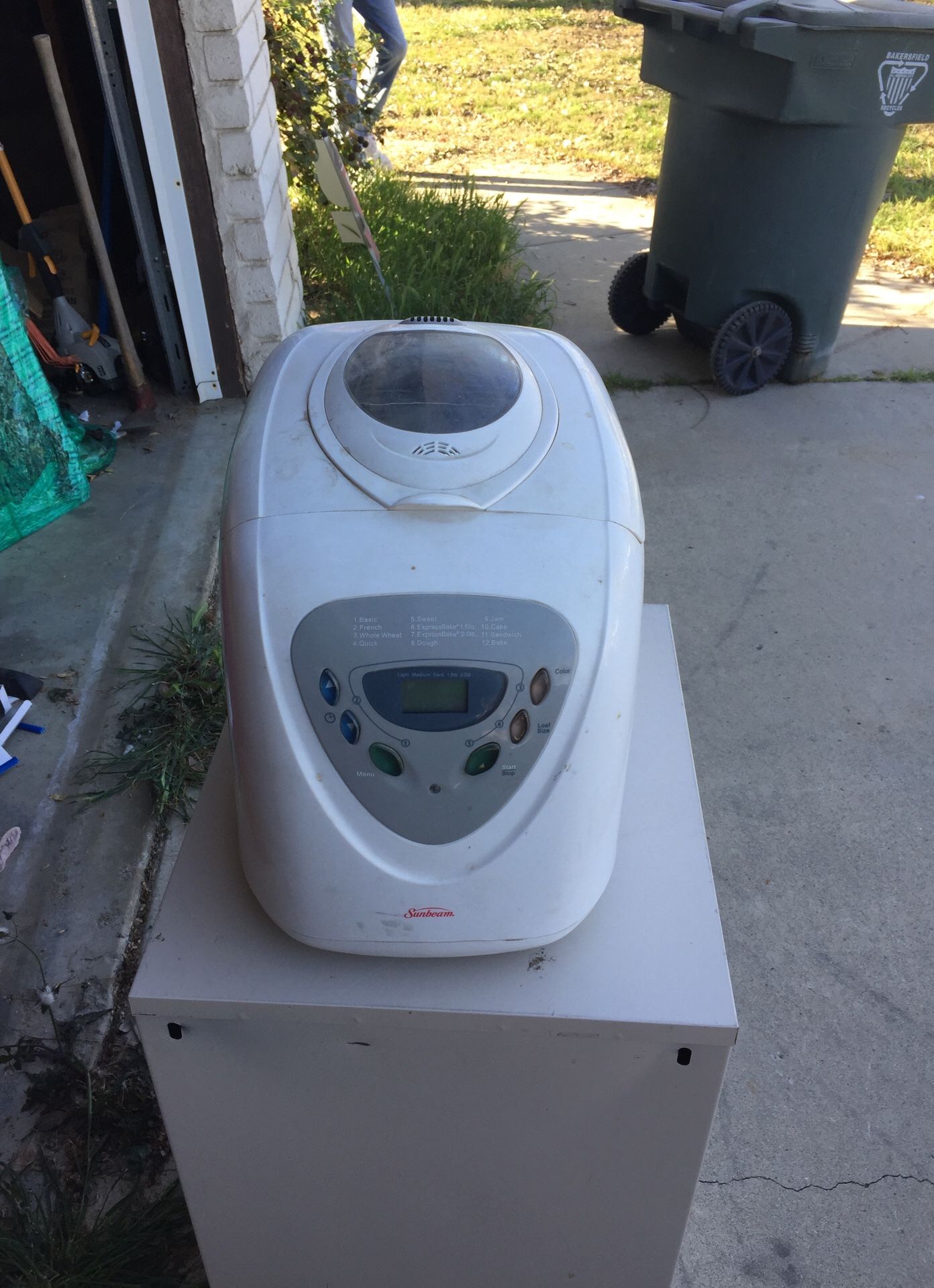 Bread maker machine