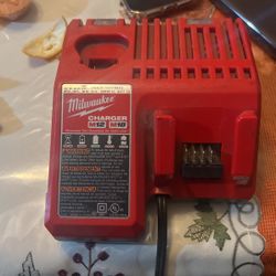 Milwaukee Charger M12 M18