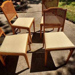 Leg-O-Matic  TABLE And 4 Chairs MINT CONDITION