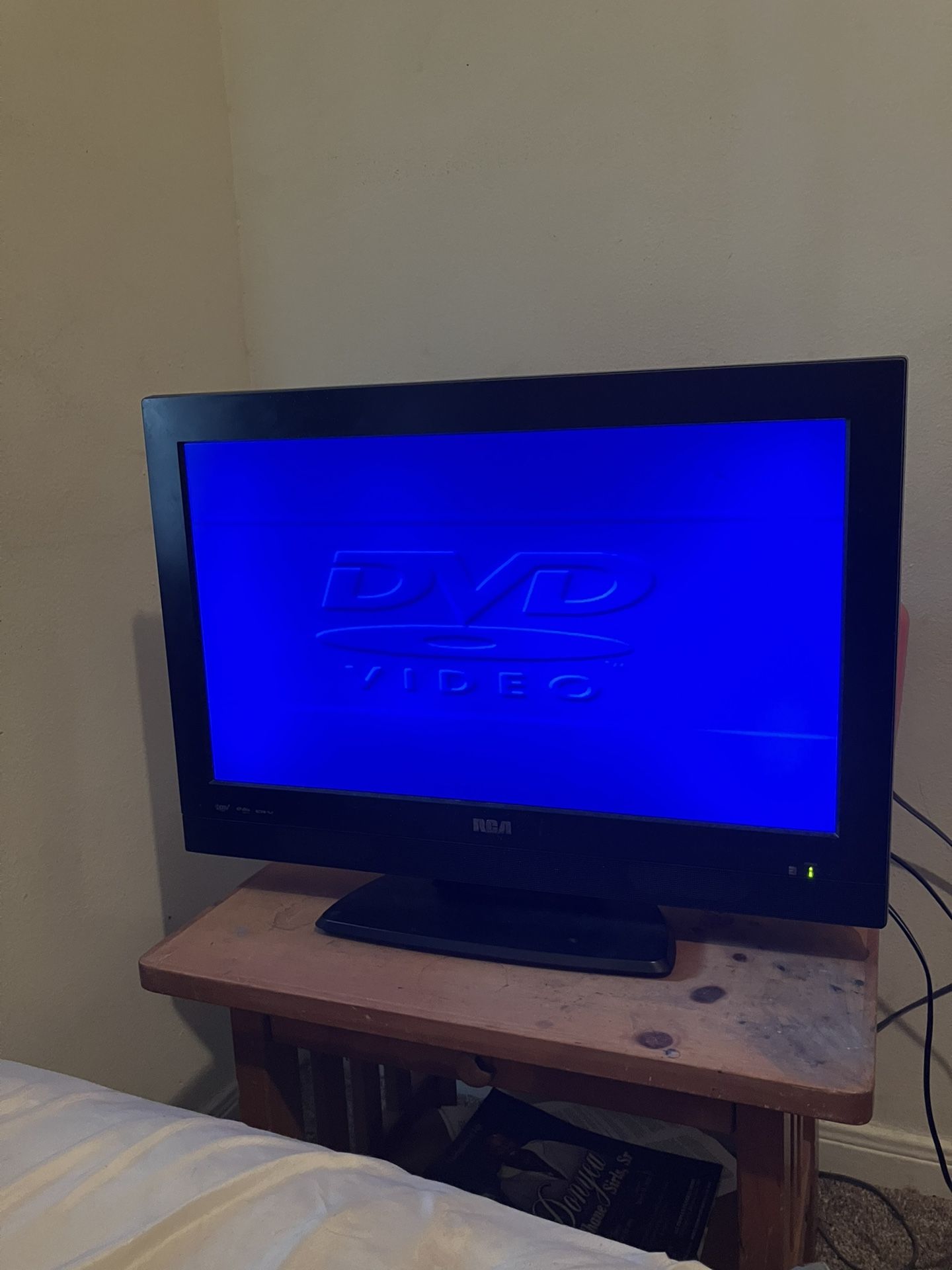 32 Inch Black RCA Tv
