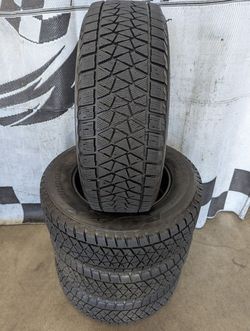 245/65r17 "Near Brand New" Bridgestone Blizzak DM-V2 studless winter snow tires