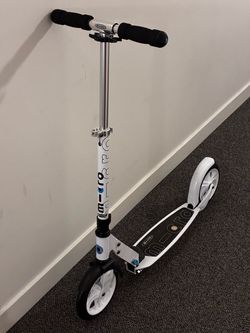 Micro Classic Scooter Deck Size 13”x4.75”Max Rider Weight 220 Lb  Age Range Adult And Teens Extra Portable Used Just 9 Times Like New