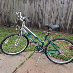 Giant Sedona - 26" Aluminum Mountain bike 