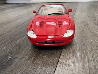 Diecast 1/18 scale Maisto 1996 JAGUAR XK8 Convertible Special Edition