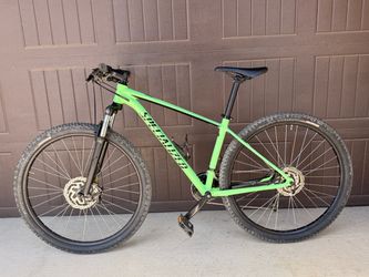 Specialized Rockhopper—Medium—27.5”—MTB