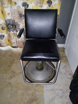 BARBER/SALON CHAIRS(2)