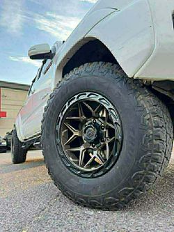 17x9 Rims And Tires 33/1250/17