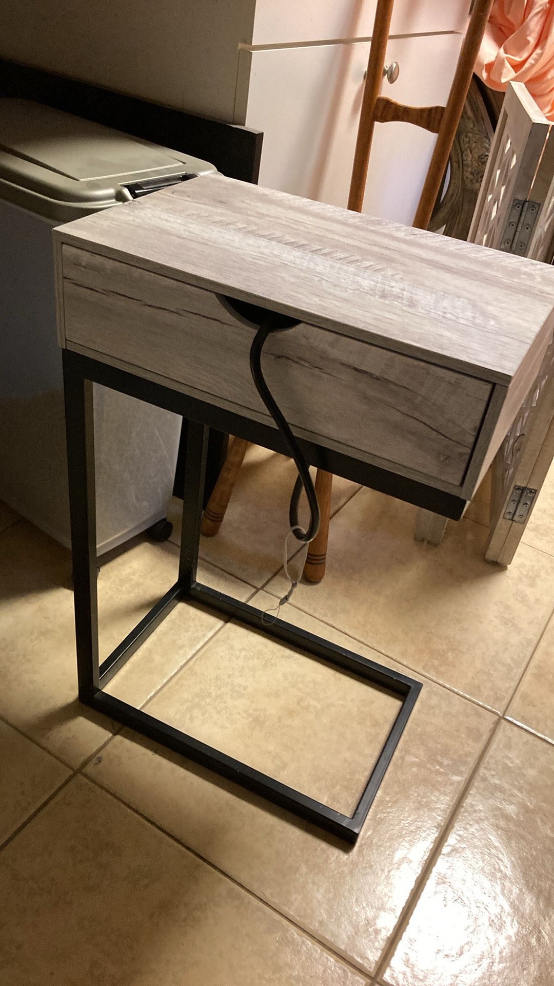 C shaped end table w usb ports