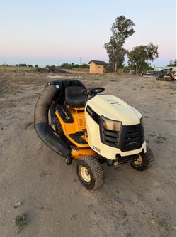 Cub cadet riding mower w bagger kit