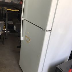 Refrigerator 