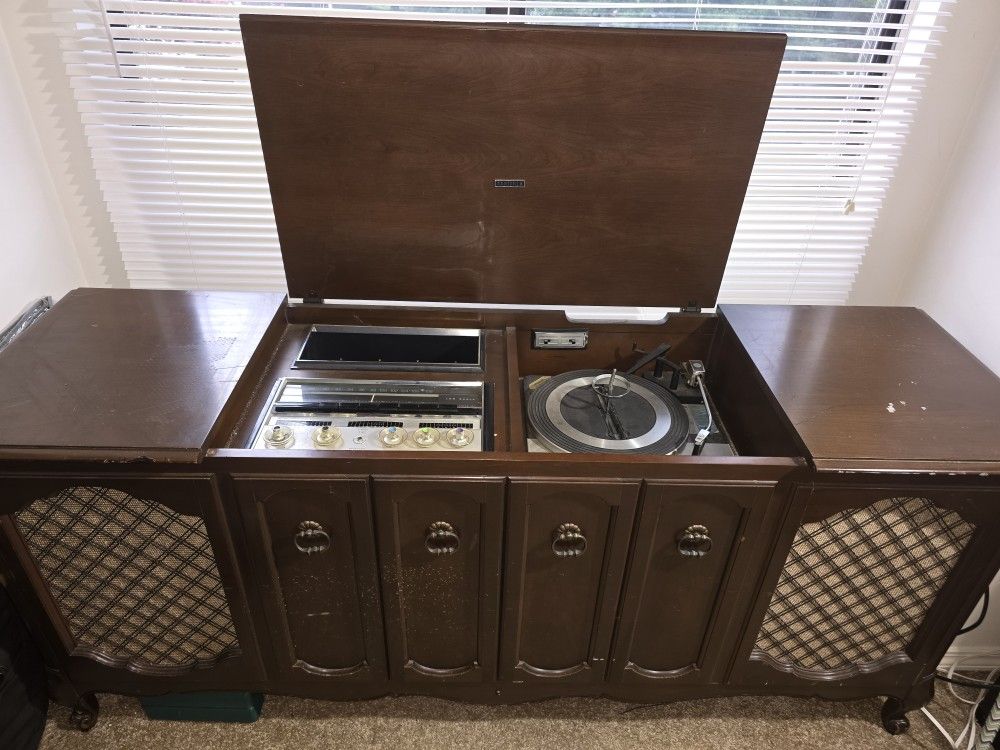 Zenith Classic Original Vinyl Record Player / Stereo