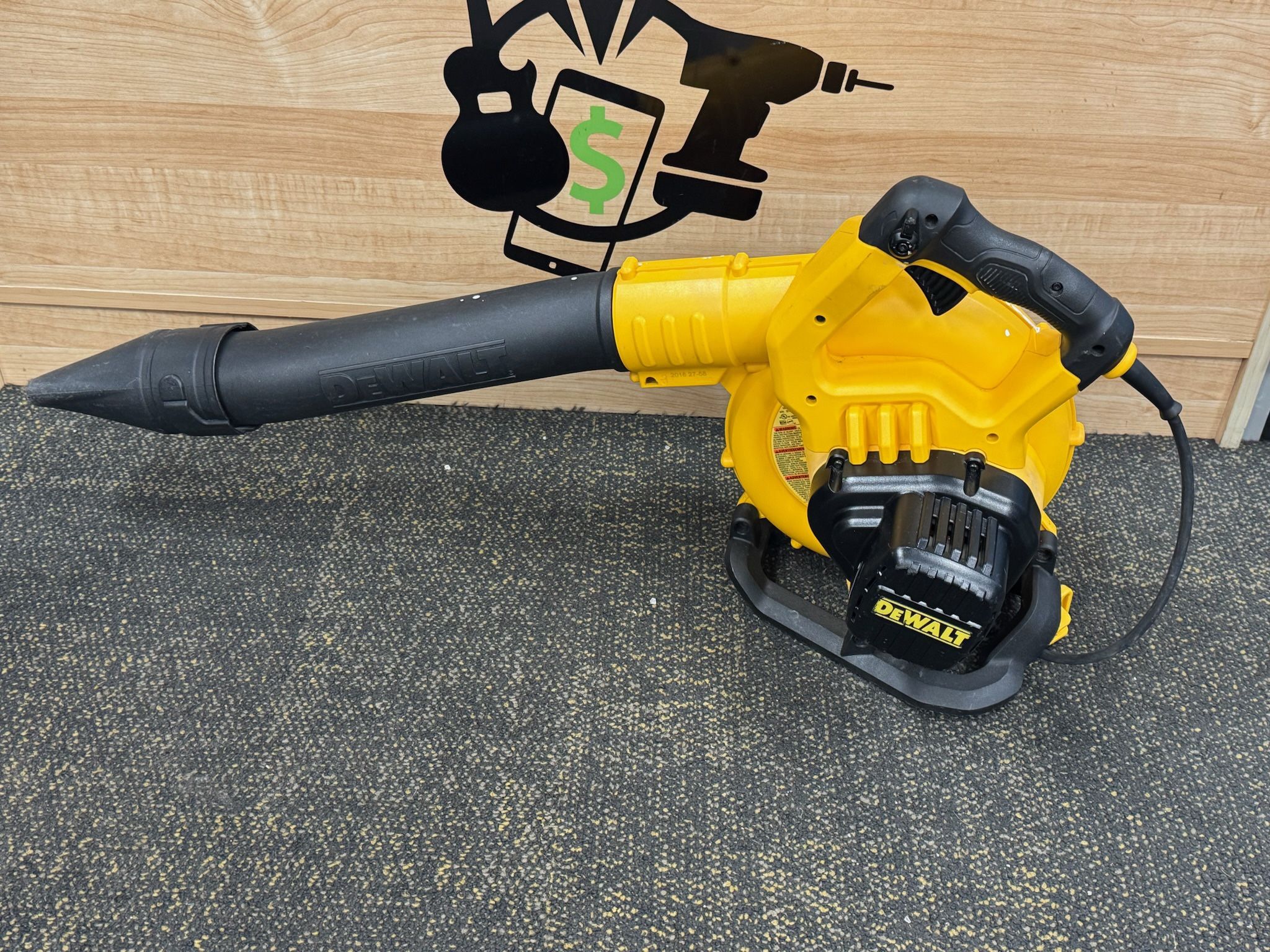 DEWALT DWBL700 12 AMP 189 MPH 409 CFM Corded Electric Handheld Leaf Blower