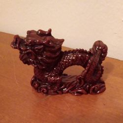 VINTAGE CHINESE DEEP RED RESIN DRAGON FENG SHUI FIGURINE ASIAN ART TABLETOP HOME DECOR 