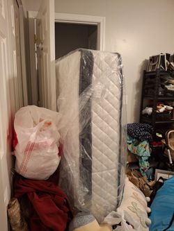 Brand New Queen Hybrid Mattress –Must sell—make an offer.