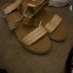 Low platform wedge sandals