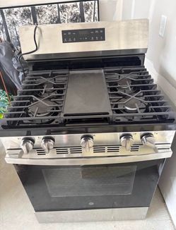 GE® 30" Free-Standing Gas Range oven with Crisp Mode