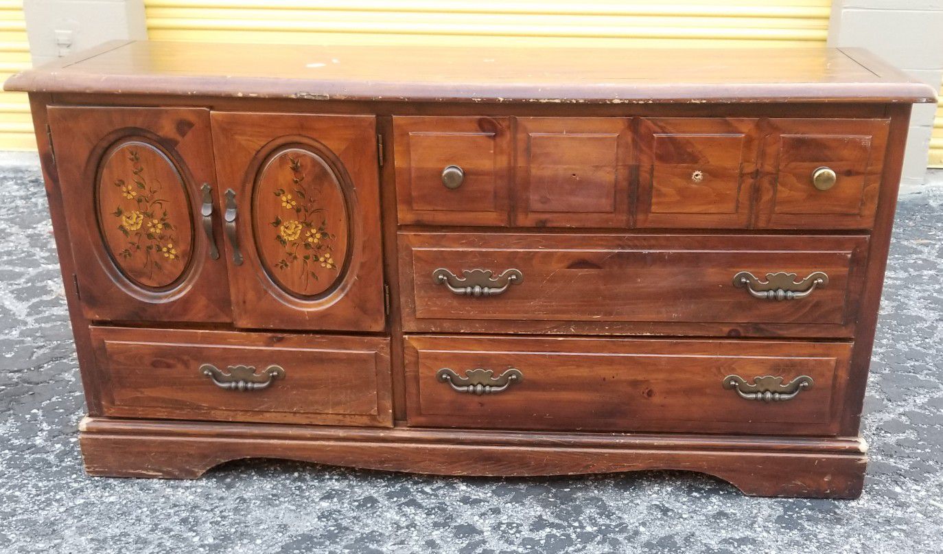 6 drawer solid wood dresser with free DELIVERY