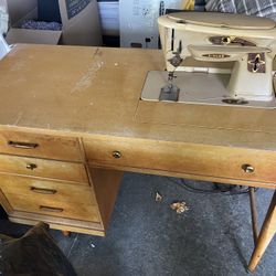 Vintage Singer Sowing Machine