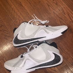 Giannis Zoom Freak 1 “Oreo” 