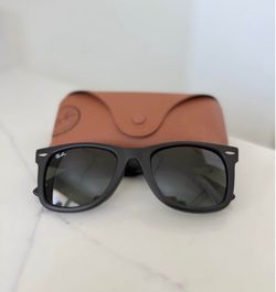 RayBans Original Wayfarer Classic Sunglasses(NOT METAS)