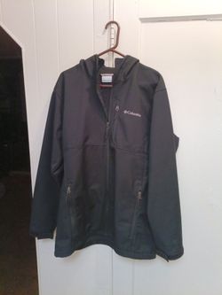 Columbia softshell hooded black jacket