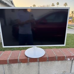 32” white Samsung Monitor 