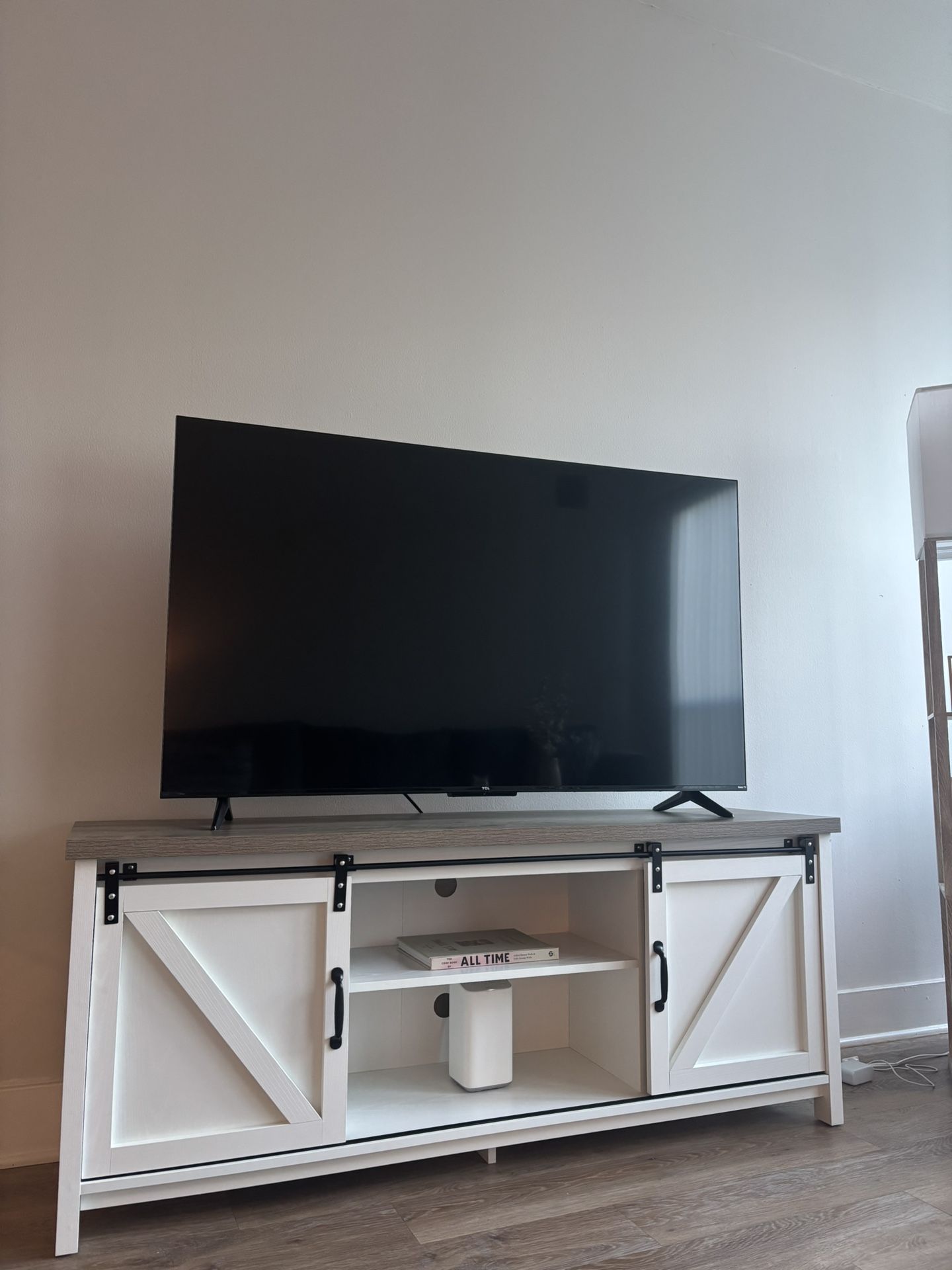 Selling 55in Roku TV- $200