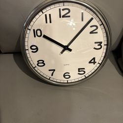 Wall Clock Pugg “12”