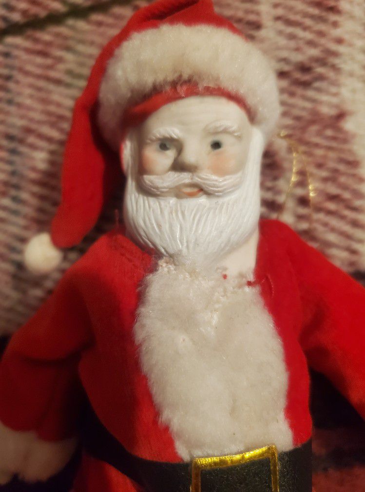VINTAGE SANTA  CLAUS  PORCELINE HEAD , HANDS  &  FEET STUFFED  7 "INCHES  ORNAMENT   DECORATION  PRE-OWNED   