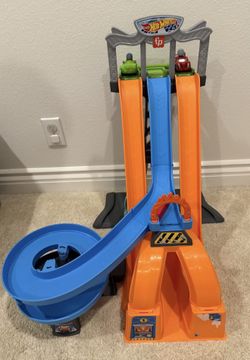 Hot Wheels Toy Race Track
