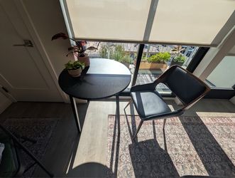 Round table + chair