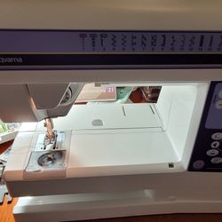 Husqvarna VIKING SEWING MACHINE 