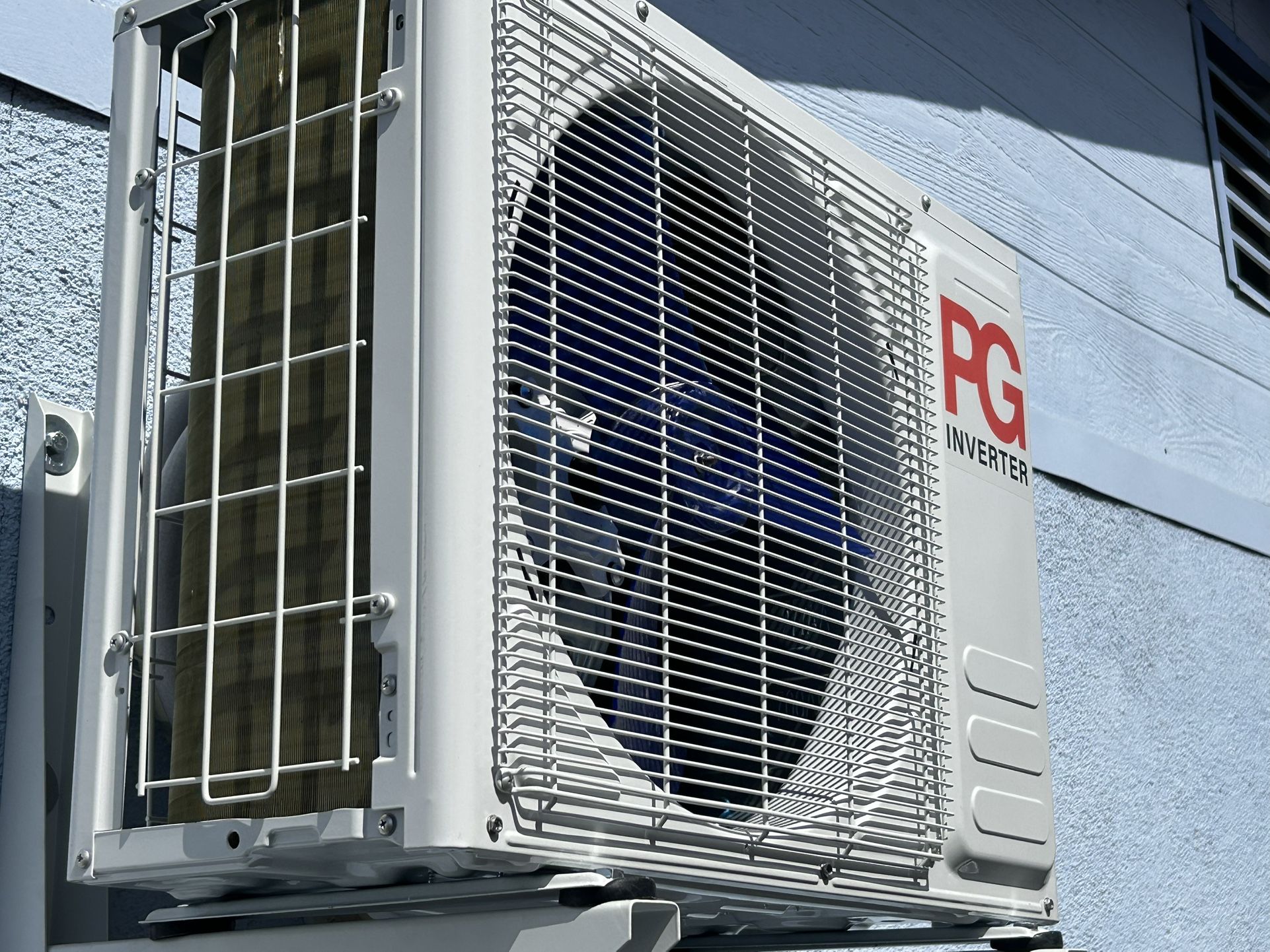 Minisplit 12000 BTU. 1 ton CALEFACCION. Nuevo en caja. WIFI. 5 años de garantia instalación incluida bajo consumo de energía